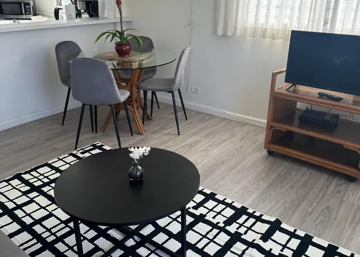 1508- Heart Of Waikiki With Kitchen-Free Parking-King Bed-Corner Unit